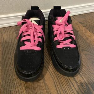 Kids Jordan’s black and pink
